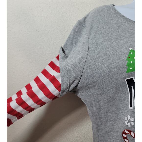 Wound Up Gray Red White Christmas Graphic Shirt XL 15 17 Juniors Lightweight - Picture 5 of 5